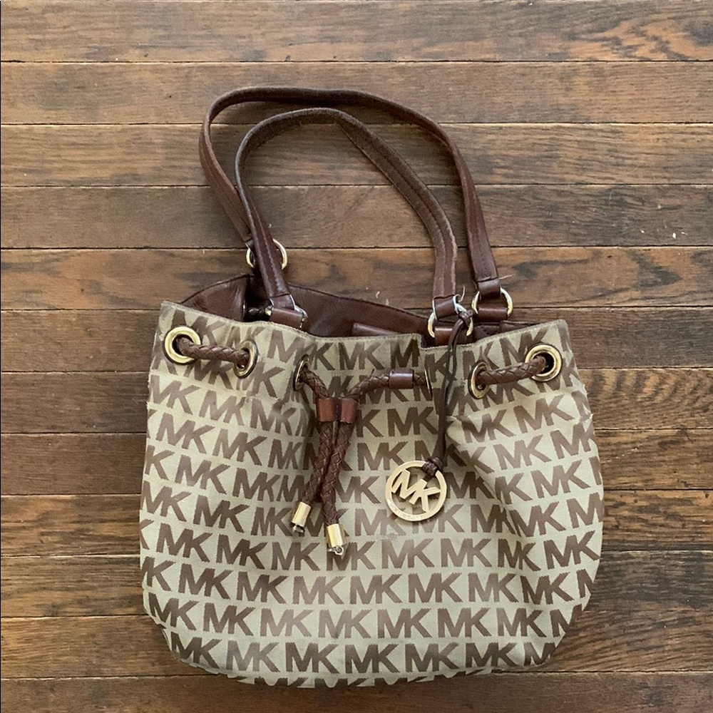 MICHAEL Michael Kors Brown Shoulder Bag with Logo Pattern